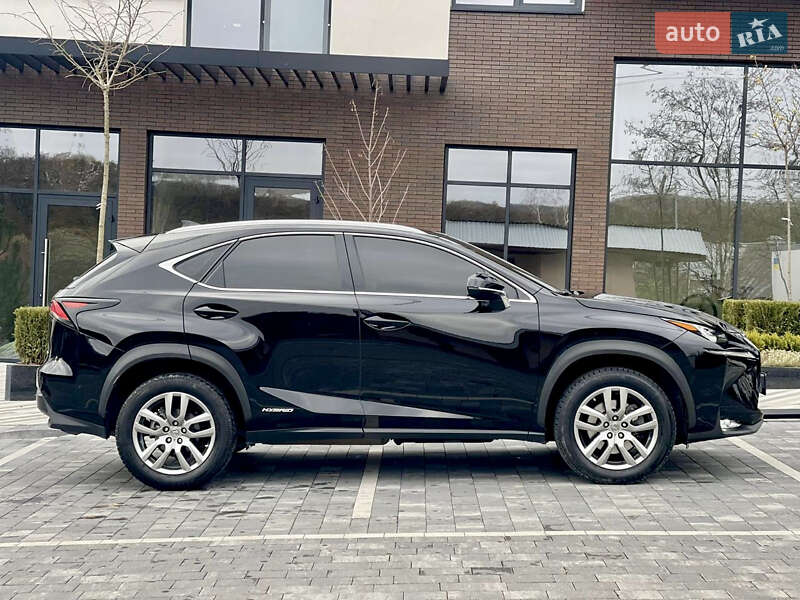 Внедорожник / Кроссовер Lexus NX 2017 в Ужгороде