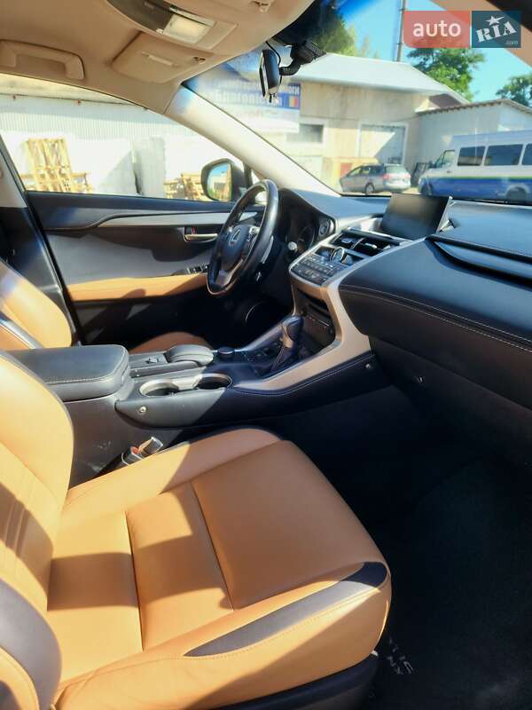 Внедорожник / Кроссовер Lexus NX 2015 в Черновцах