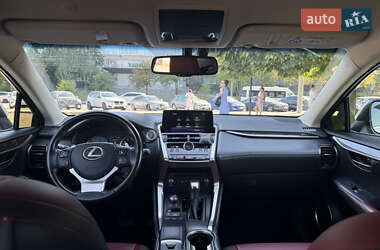 Позашляховик / Кросовер Lexus NX 2018 в 