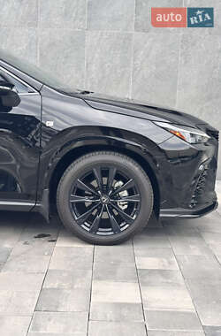 Позашляховик / Кросовер Lexus NX 2022 в 