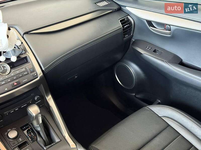 Внедорожник / Кроссовер Lexus NX 2016 в Одессе