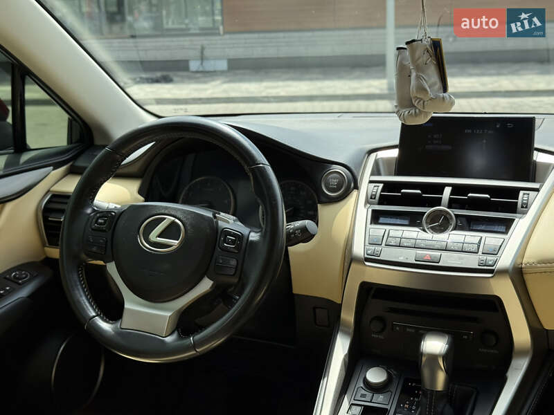 Позашляховик / Кросовер Lexus NX 2016 в Кривому Розі