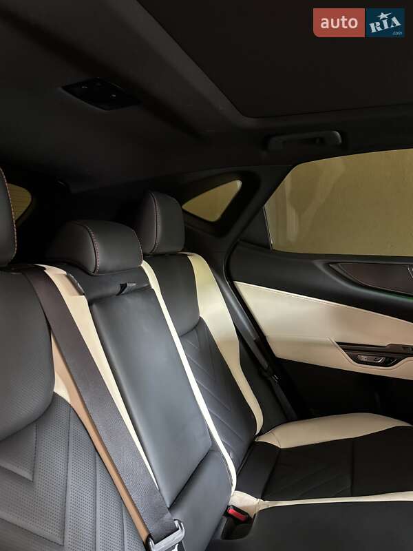 Позашляховик / Кросовер Lexus NX 2023 в Тернополі