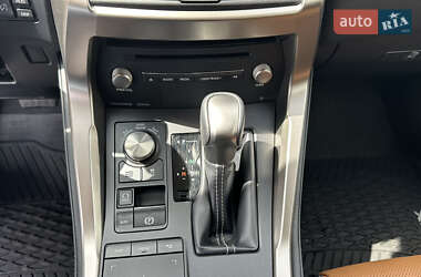 Внедорожник / Кроссовер Lexus NX 2020 в 