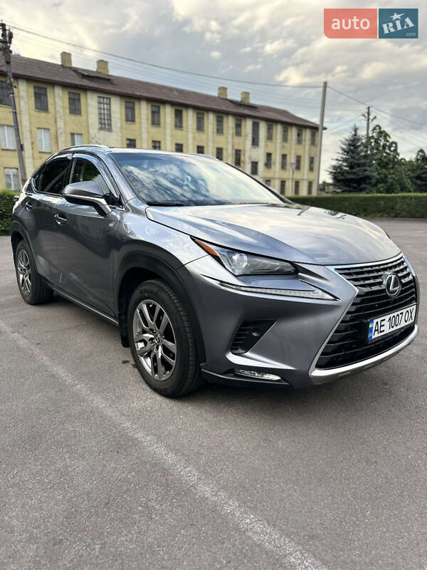 Позашляховик / Кросовер Lexus NX 2017 в 