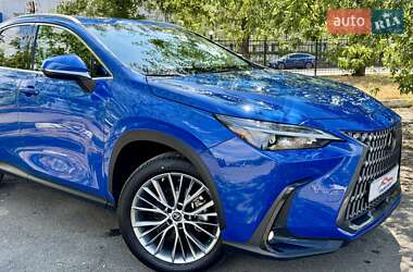 Позашляховик / Кросовер Lexus NX 2022 в 