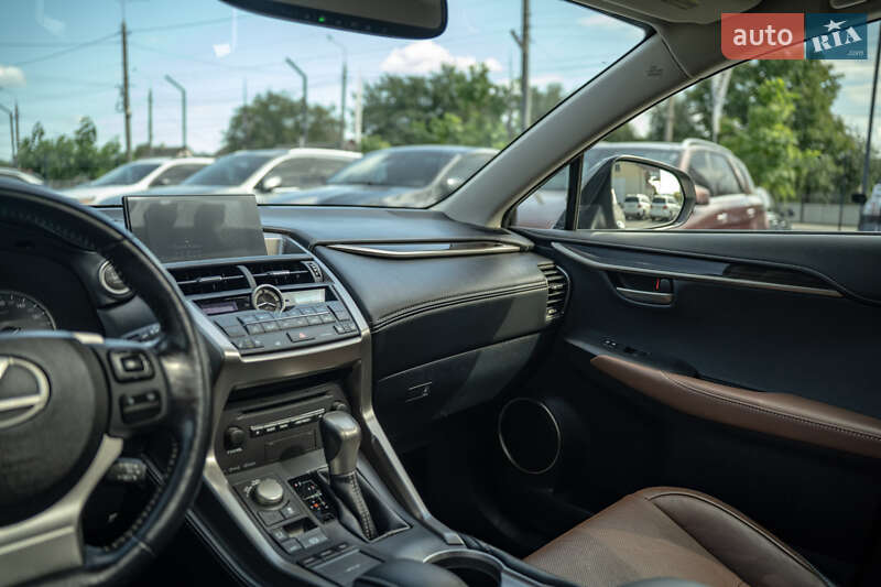 Внедорожник / Кроссовер Lexus NX 2015 в Черновцах