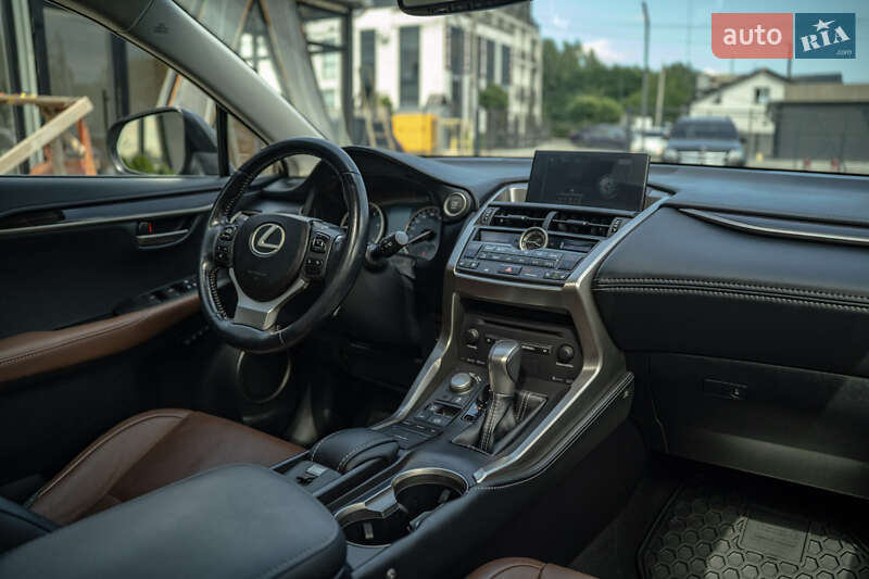 Внедорожник / Кроссовер Lexus NX 2015 в Черновцах