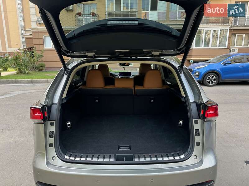Позашляховик / Кросовер Lexus NX 2019 в Києві
