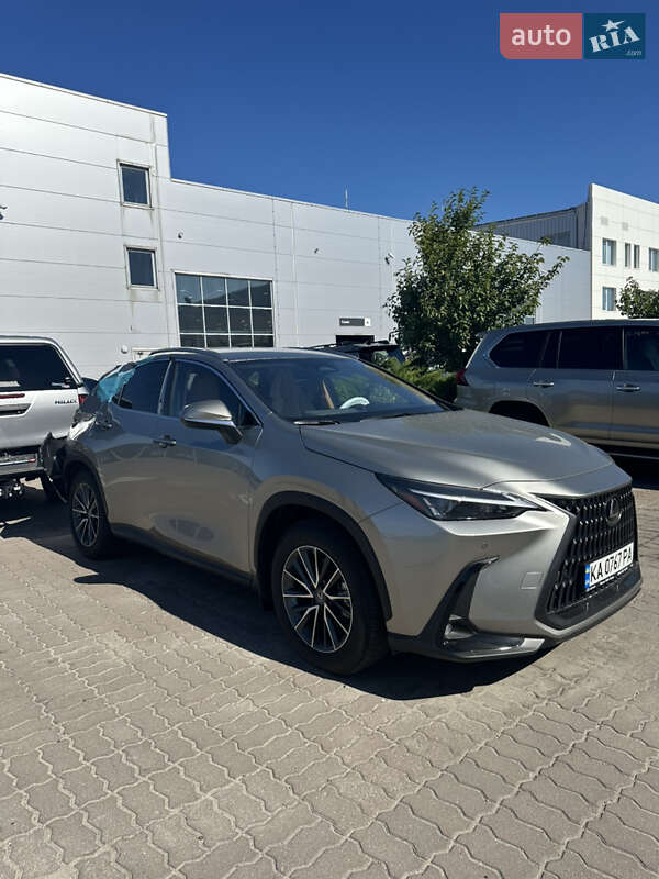 Lexus NX 2025