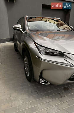Позашляховик / Кросовер Lexus NX 2014 в 