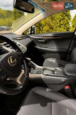 Позашляховик / Кросовер Lexus NX 2014 в 
