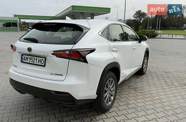 Позашляховик / Кросовер Lexus NX 2014 в 