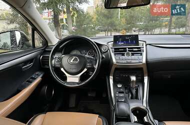Позашляховик / Кросовер Lexus NX 2016 в 