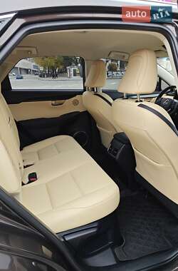 Позашляховик / Кросовер Lexus NX 2015 в  фото 12 Позашляховик / Кросовер Lexus NX 2015 в
