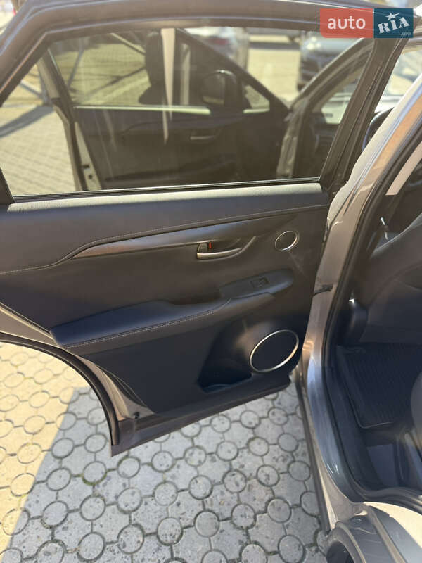 Позашляховик / Кросовер Lexus NX 2016 в Чернівцях