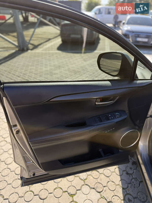 Позашляховик / Кросовер Lexus NX 2016 в Чернівцях