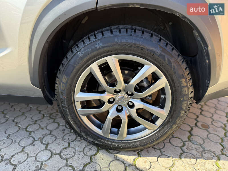 Позашляховик / Кросовер Lexus NX 2016 в Чернівцях