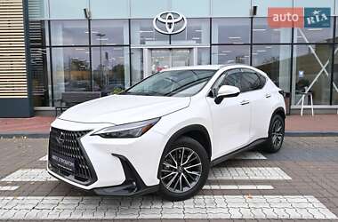 Lexus NX 2022