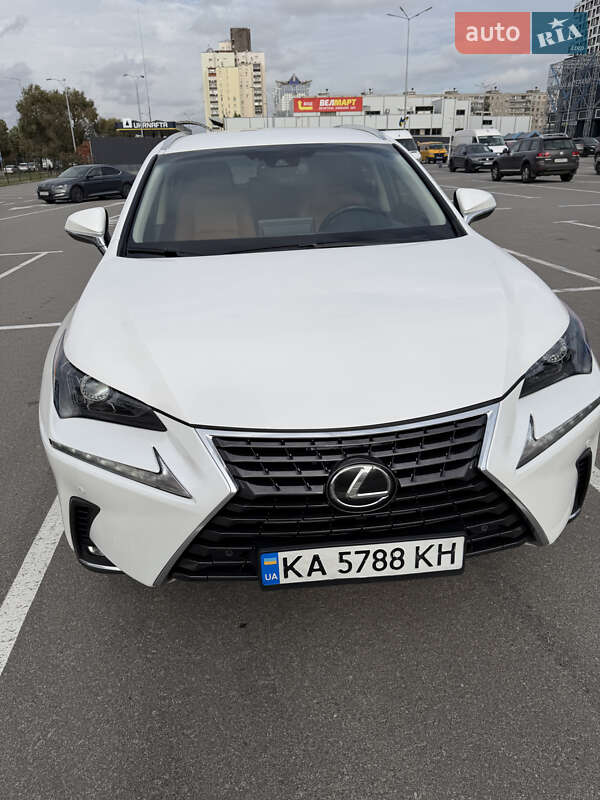Позашляховик / Кросовер Lexus NX 2017 в Києві