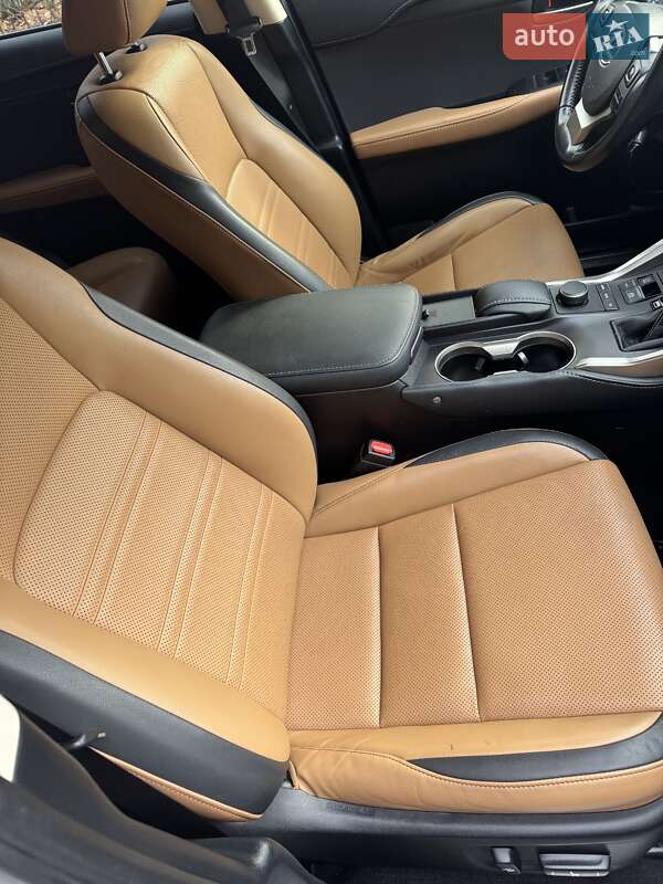 Внедорожник / Кроссовер Lexus NX 2017 в Ивано-Франковске