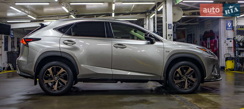 Позашляховик / Кросовер Lexus NX 2020 в Чернівцях