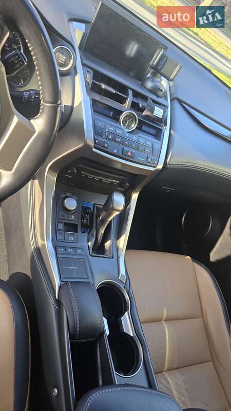 Внедорожник / Кроссовер Lexus NX 2016 в Ровно