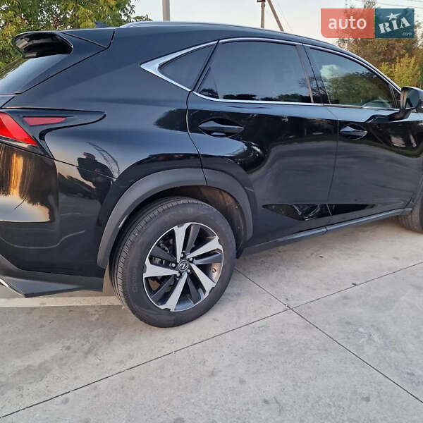 Внедорожник / Кроссовер Lexus NX 2017 в Синельниково