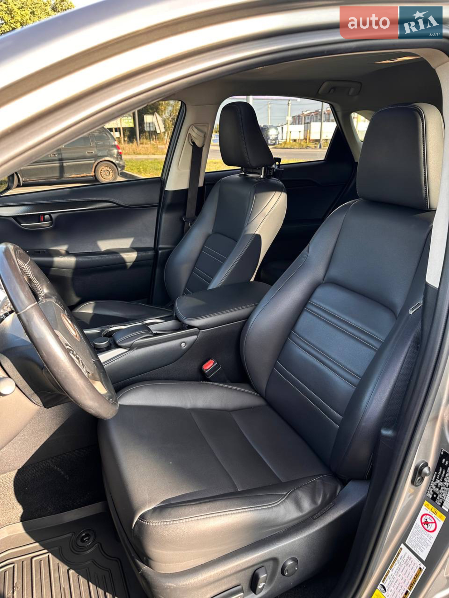 Lexus NX 2016 VIN JTJBARBZ4G2077326 фото оголошення 10 з 19