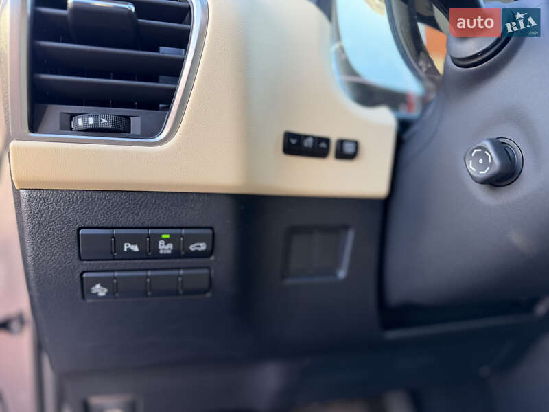 Внедорожник / Кроссовер Lexus NX 2016 в Киеве