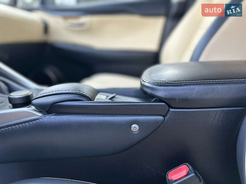 Внедорожник / Кроссовер Lexus NX 2015 в Дрогобыче