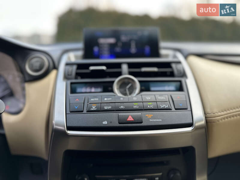 Внедорожник / Кроссовер Lexus NX 2015 в Дрогобыче