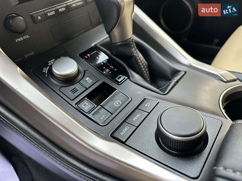 Внедорожник / Кроссовер Lexus NX 2015 в Дрогобыче