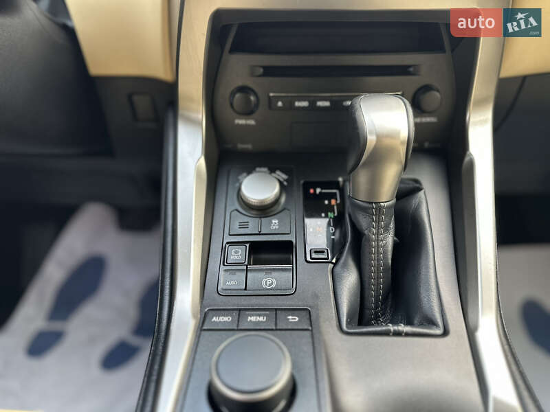 Внедорожник / Кроссовер Lexus NX 2015 в Дрогобыче