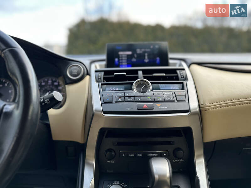 Внедорожник / Кроссовер Lexus NX 2015 в Дрогобыче