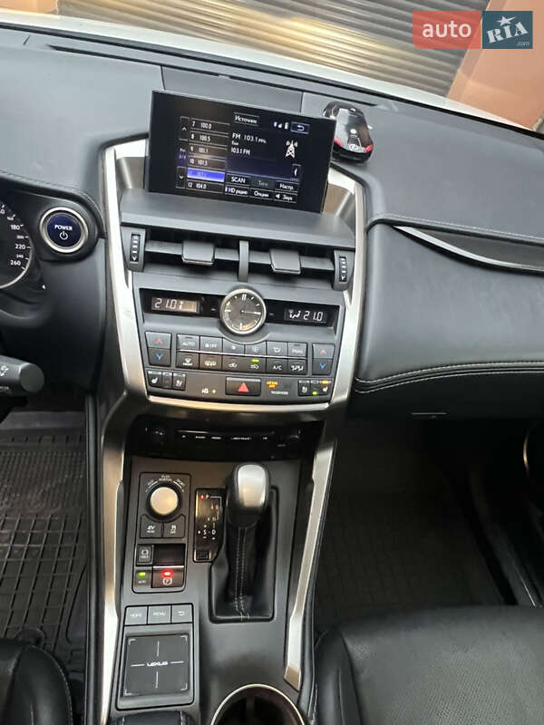 Внедорожник / Кроссовер Lexus NX 2016 в Новых Петровцах