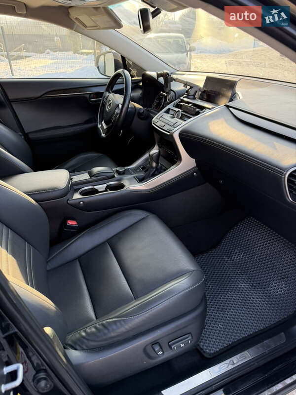 Позашляховик / Кросовер Lexus NX 2016 в Івано-Франківську