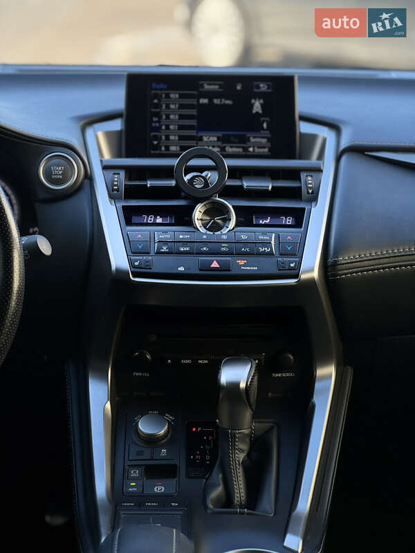 Внедорожник / Кроссовер Lexus NX 2017 в Луцке