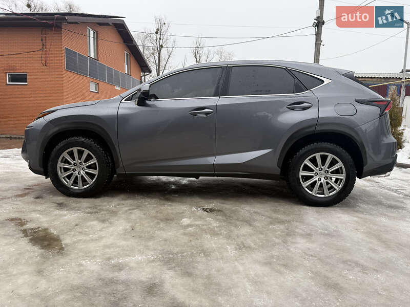 Позашляховик / Кросовер Lexus NX 2015 в Ромнах