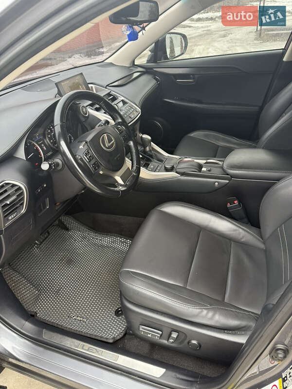 Позашляховик / Кросовер Lexus NX 2015 в Ромнах