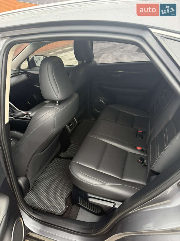 Позашляховик / Кросовер Lexus NX 2015 в Ромнах