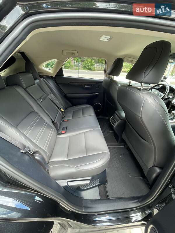 Внедорожник / Кроссовер Lexus NX 2017 в Львове