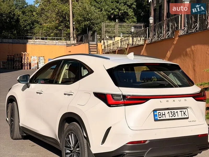 Lexus NX 2022