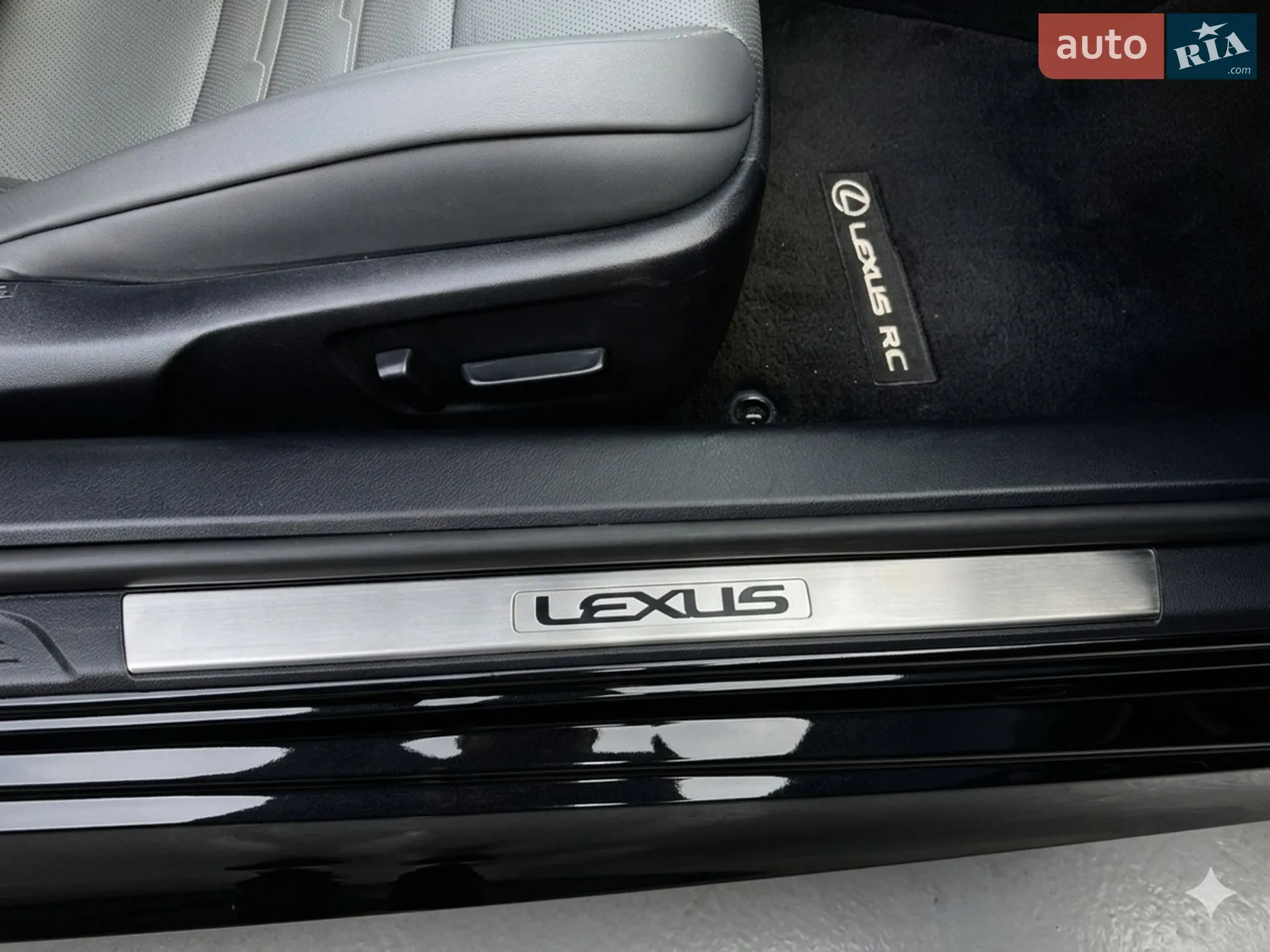2019 Lexus RC - мініатюра 32