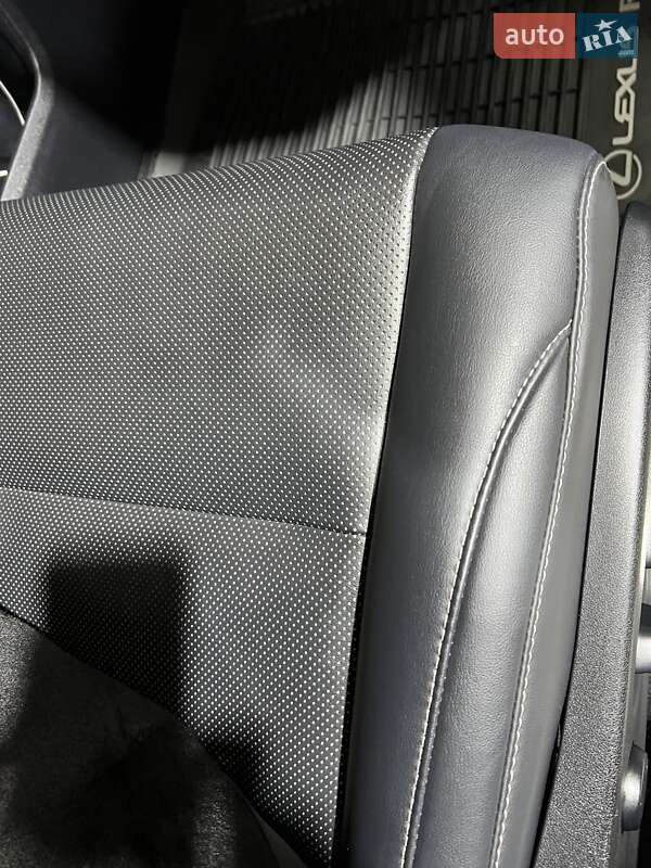 Позашляховик / Кросовер Lexus RX 2020 в Ірпені