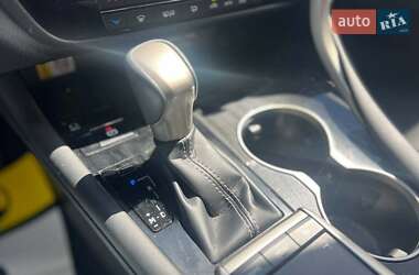 Позашляховик / Кросовер Lexus RX 2021 в 