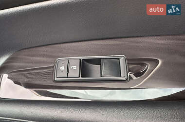 Позашляховик / Кросовер Lexus RX 2010 в 