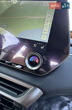 Внедорожник / Кроссовер Lexus RX 2023 в 