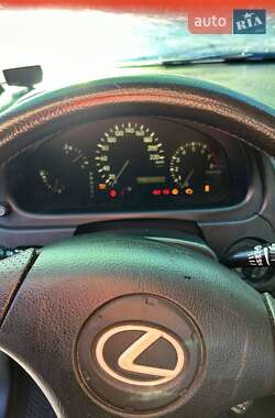 Внедорожник / Кроссовер Lexus RX 2000 в 