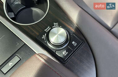 Внедорожник / Кроссовер Lexus RX 2021 в 